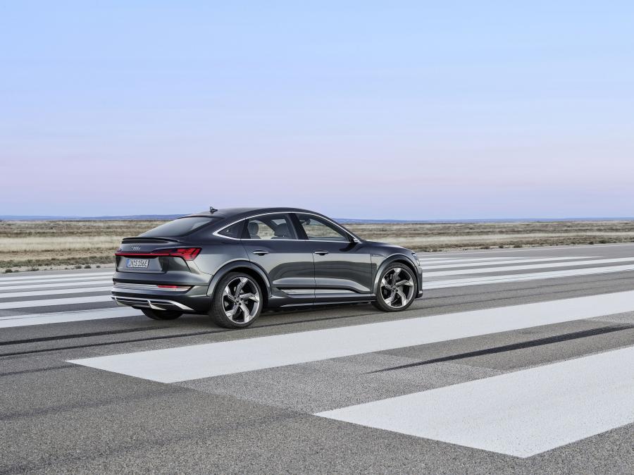  Audi e-tron S Sportback 2020 года  (WW) (фото 24 из 77)